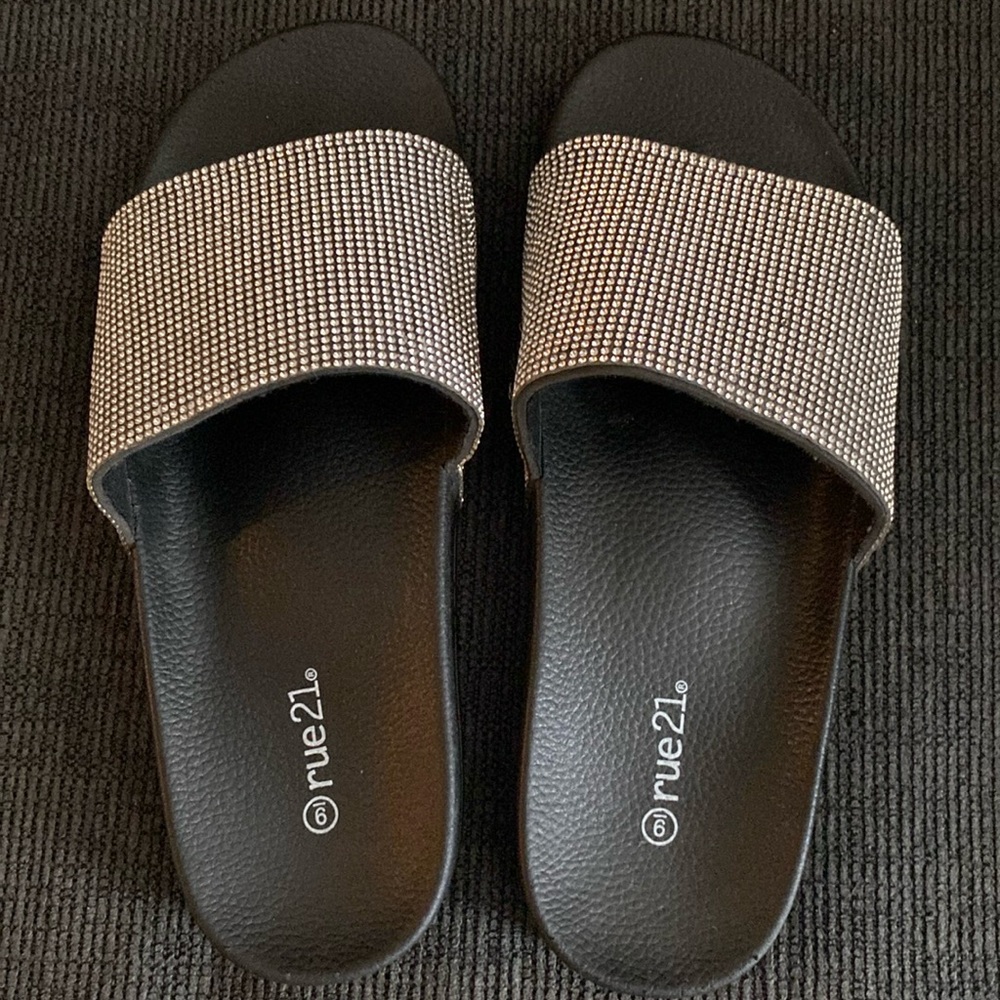 Rue 21 Slides